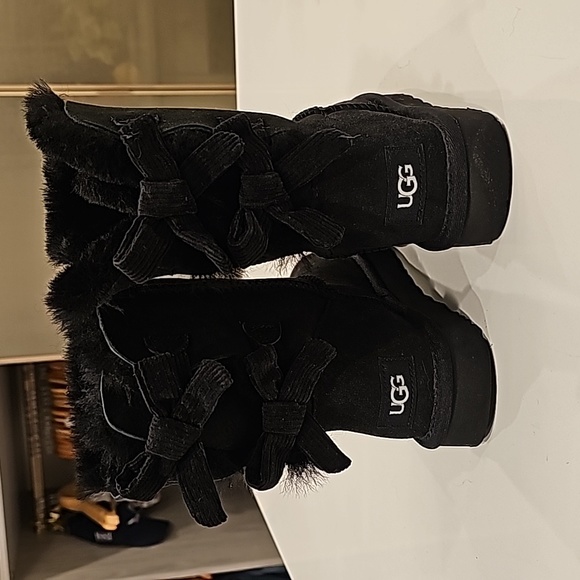 NWOT Ugg Bailey Courdory bow boots - Picture 2 of 4